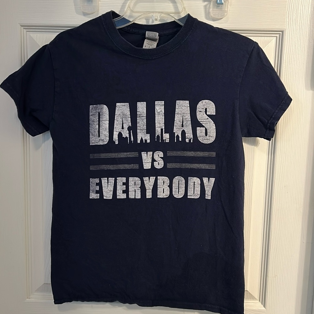 Dallas Vs Everybody Gildan TShirt Size Small Blue